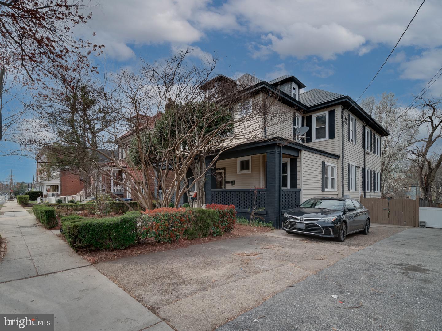 1234 Monroe St Ne Property Photo 2
