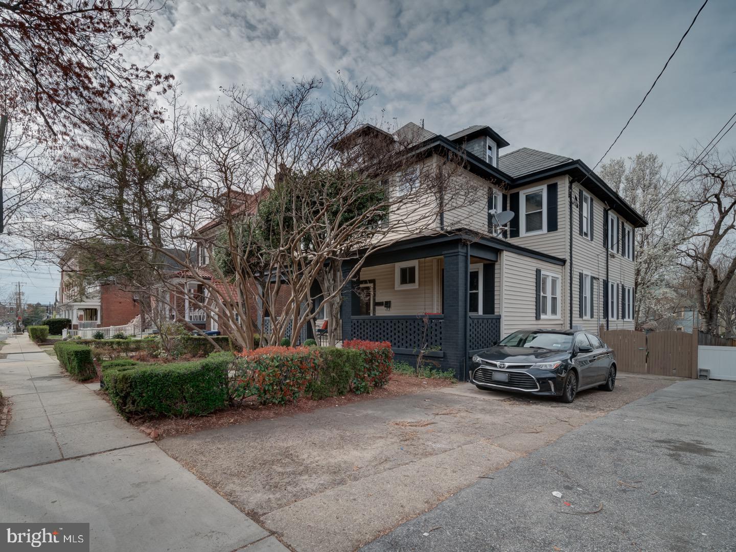 1234 Monroe St Ne Property Photo 4