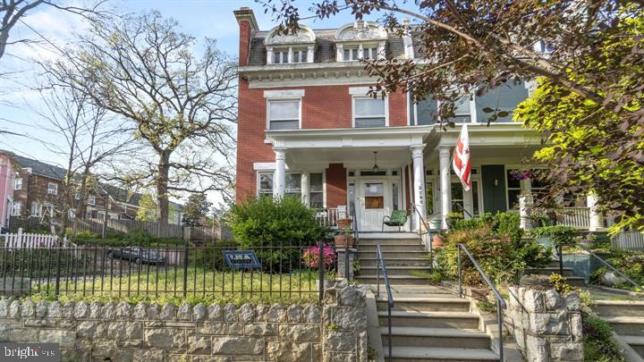 1527 Buchanan St Nw Property Photo