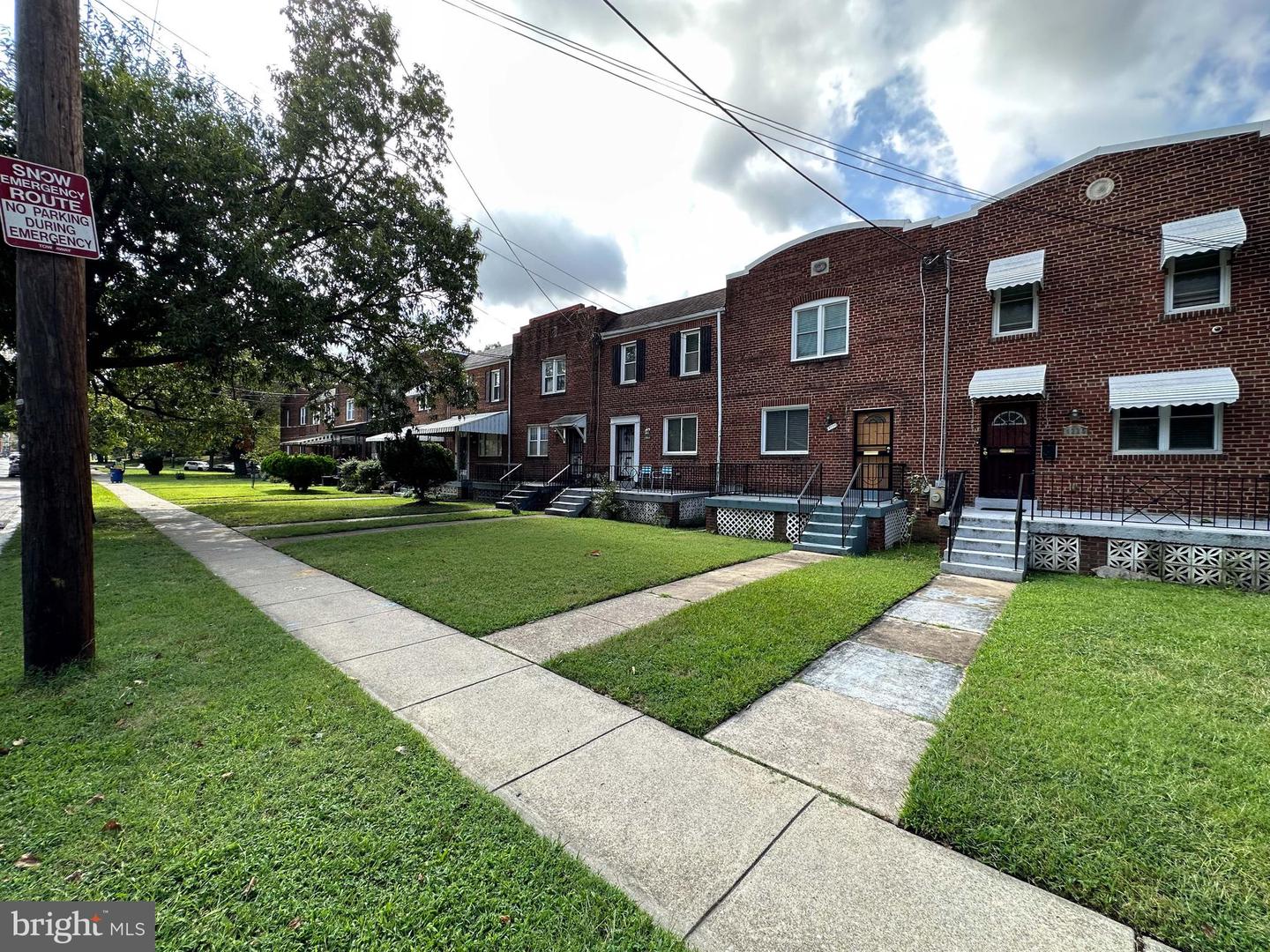 4236 Benning Rd Ne Property Photo 2