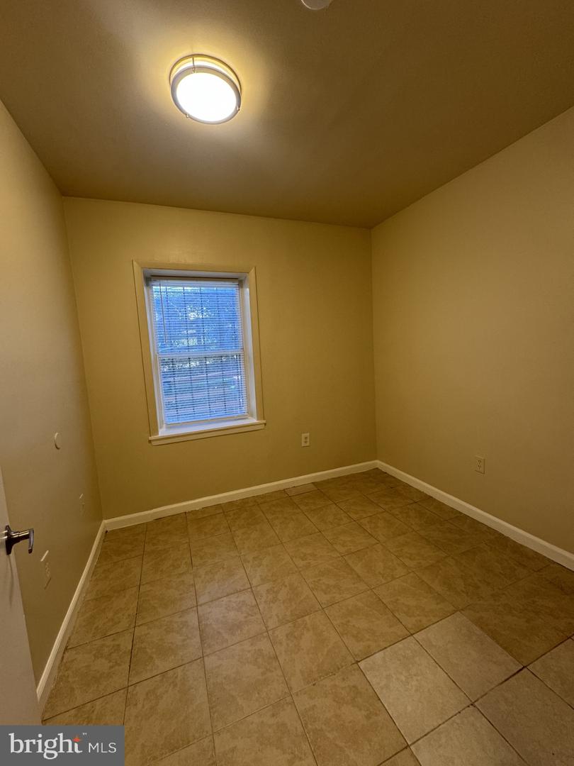 3130 Buena Vista Ter Se Property Photo 5