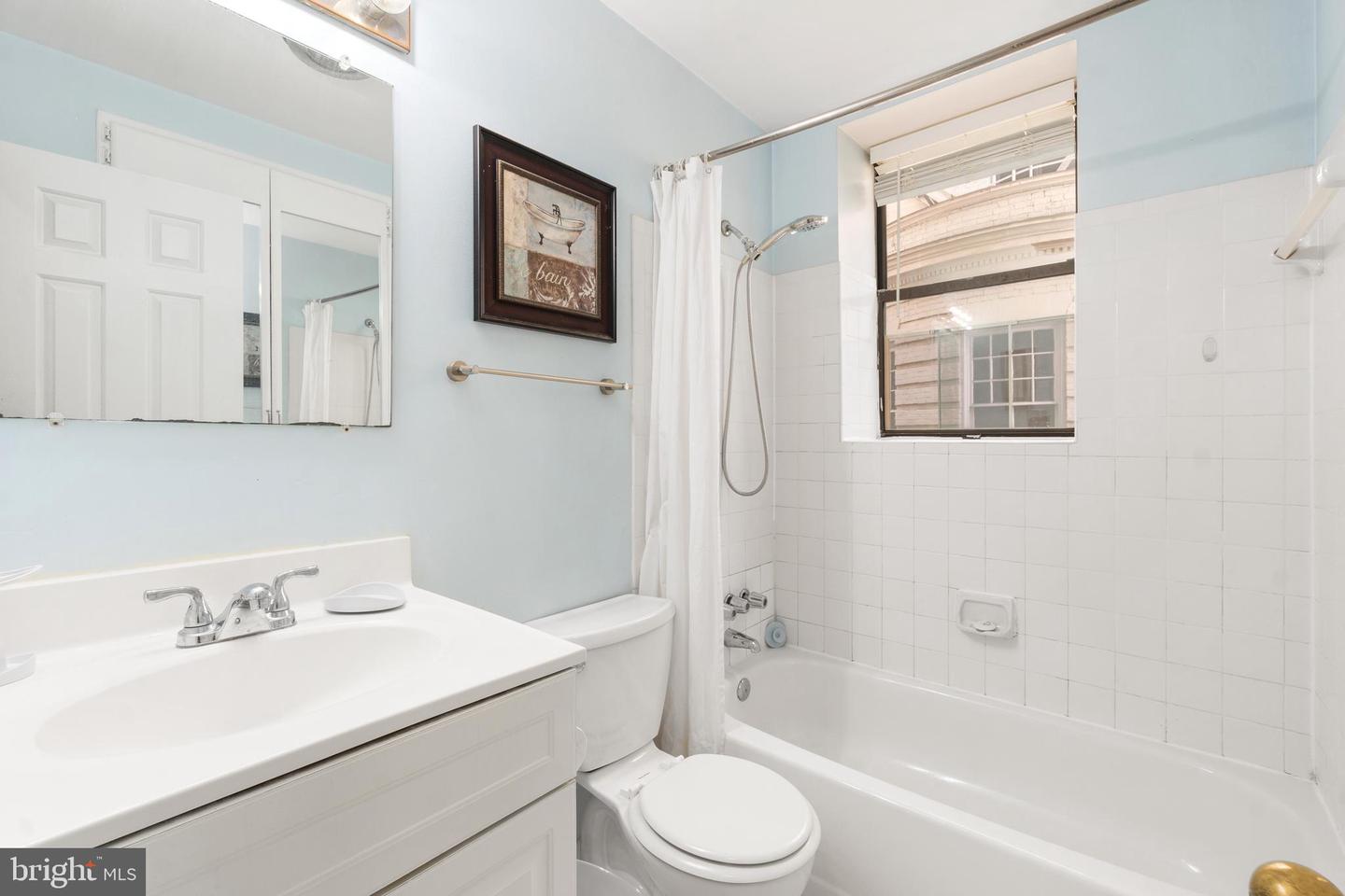 2145 California St Nw #102 Property Photo 7