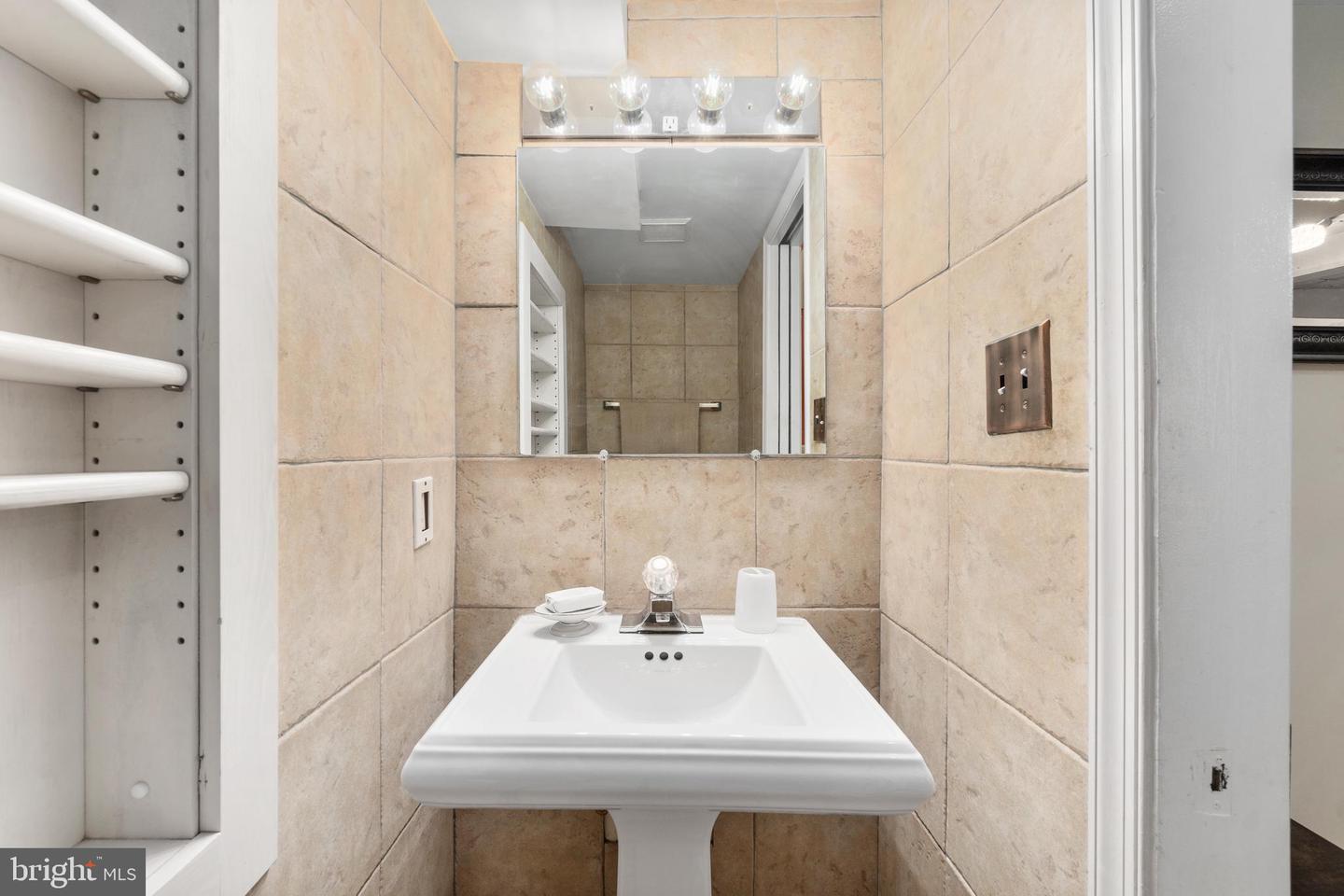 2145 California St Nw #102 Property Photo 10