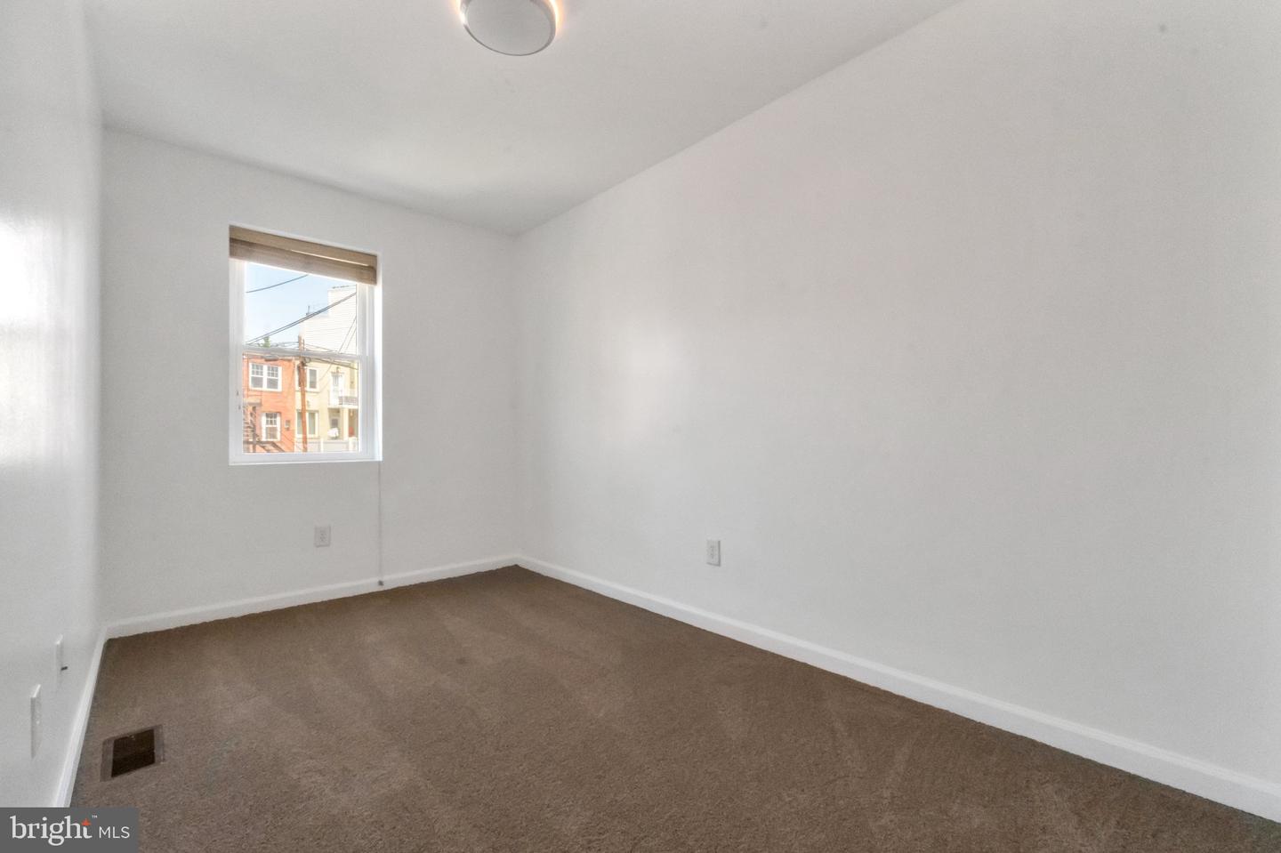 1810 H St Ne Property Photo 8