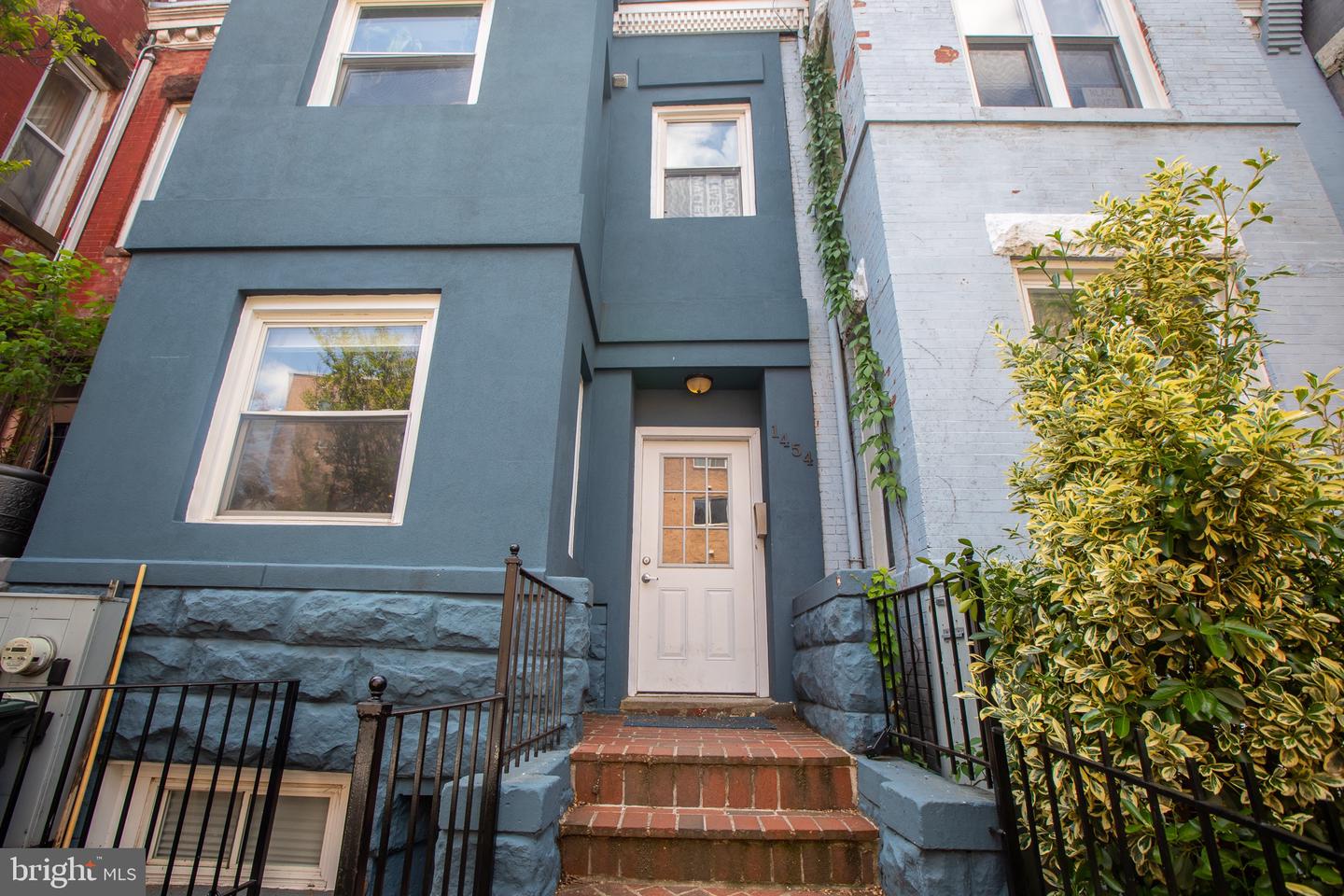 1454 Newton St Nw #401 Property Photo 3