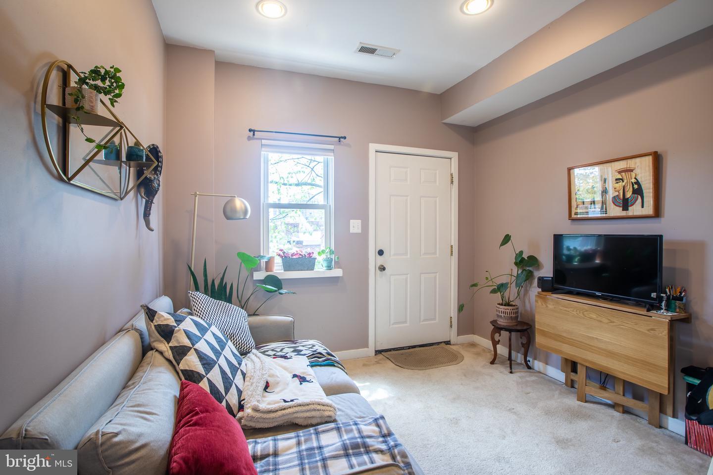 1454 Newton St Nw #401 Property Photo 7