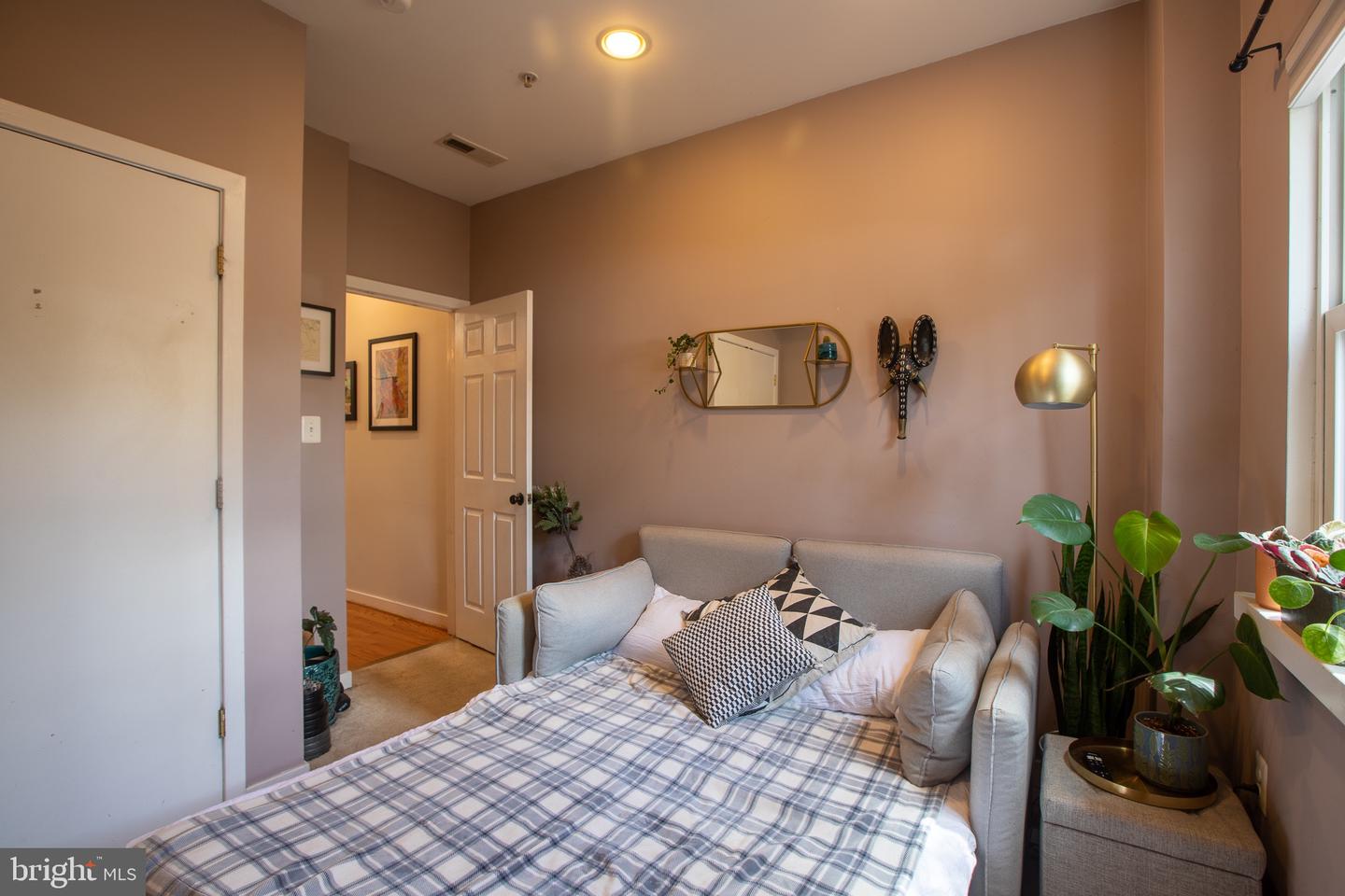 1454 Newton St Nw #401 Property Photo 24