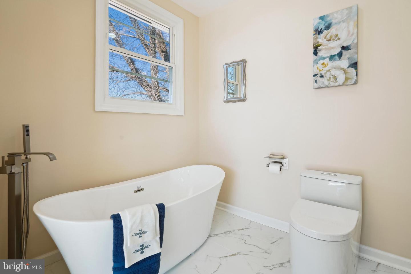 2528 Elvans Rd Se Property Photo 12