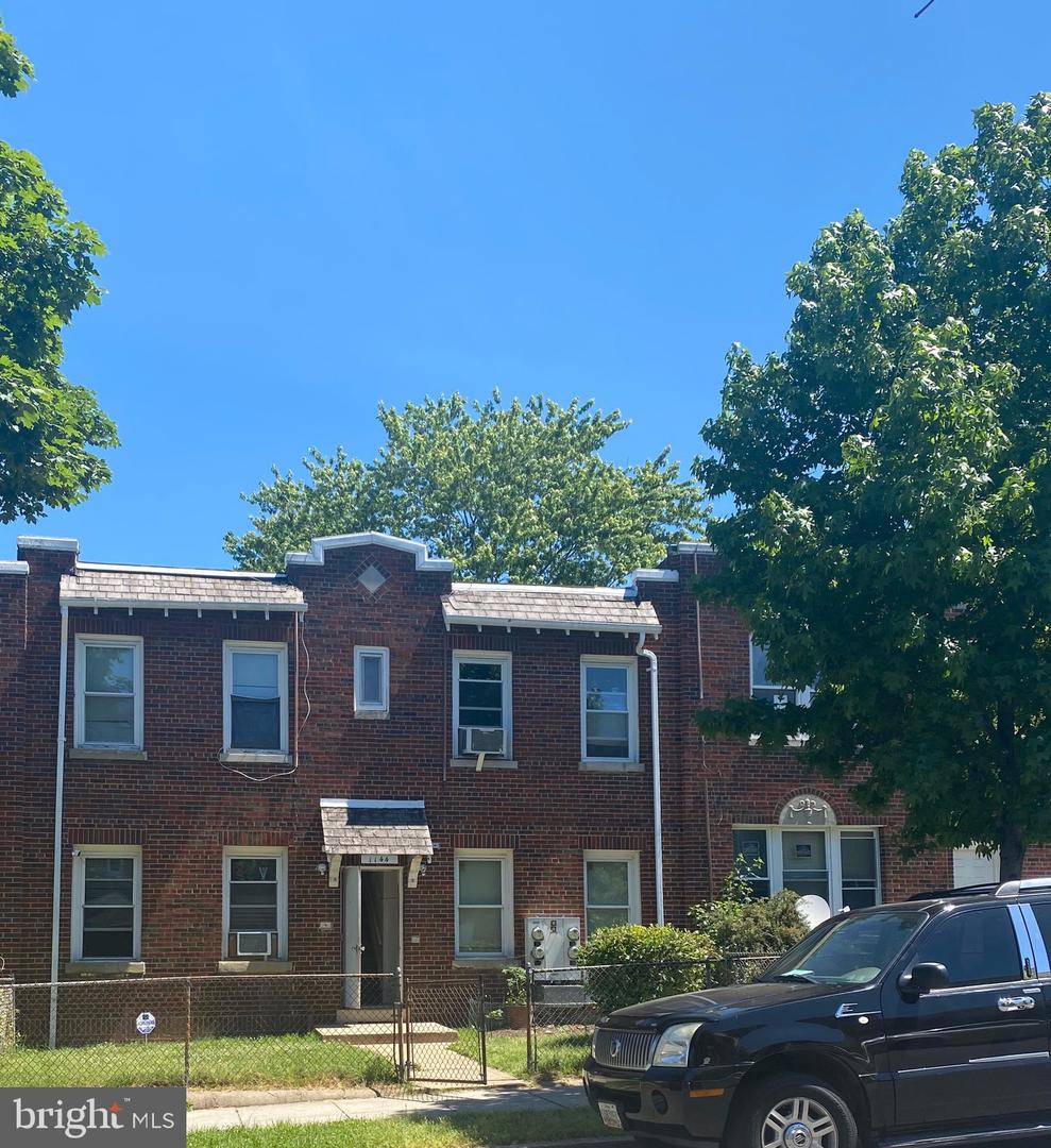 1144 Oates St Ne Property Photo 1