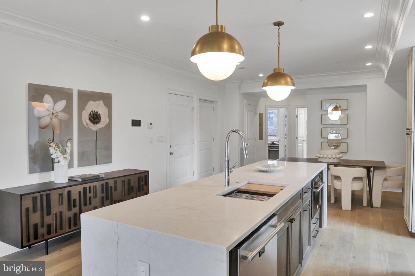 1335 11th St Nw #ph3 Property Photo 8