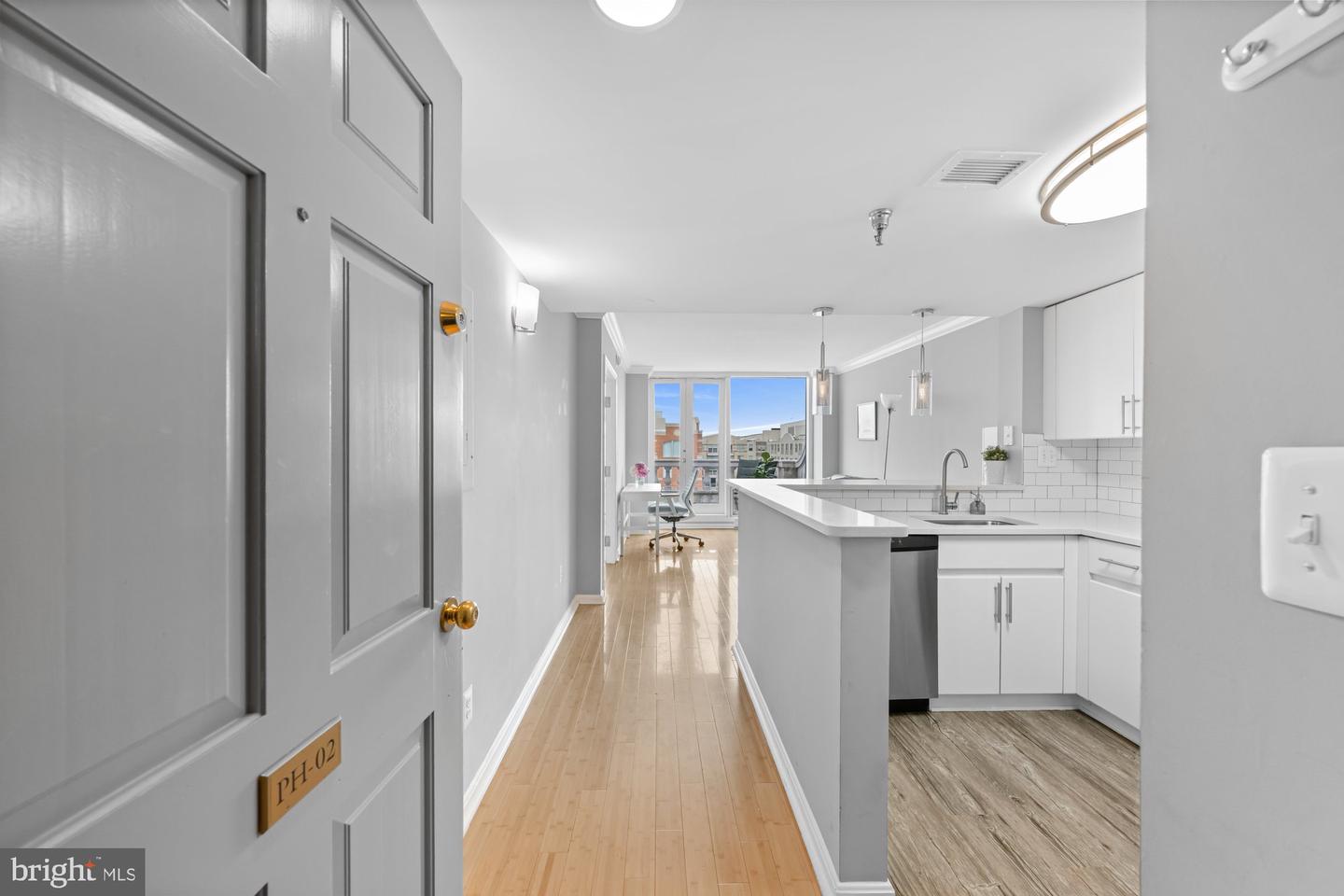 701 Pennsylvania Ave Nw #ph2 Property Photo
