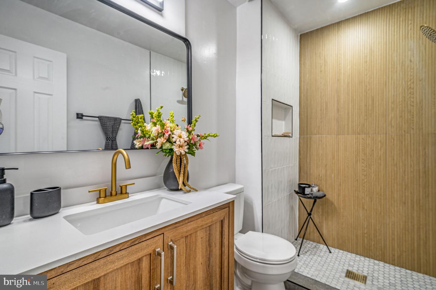 1325 Barnaby Ter Se Property Photo 16
