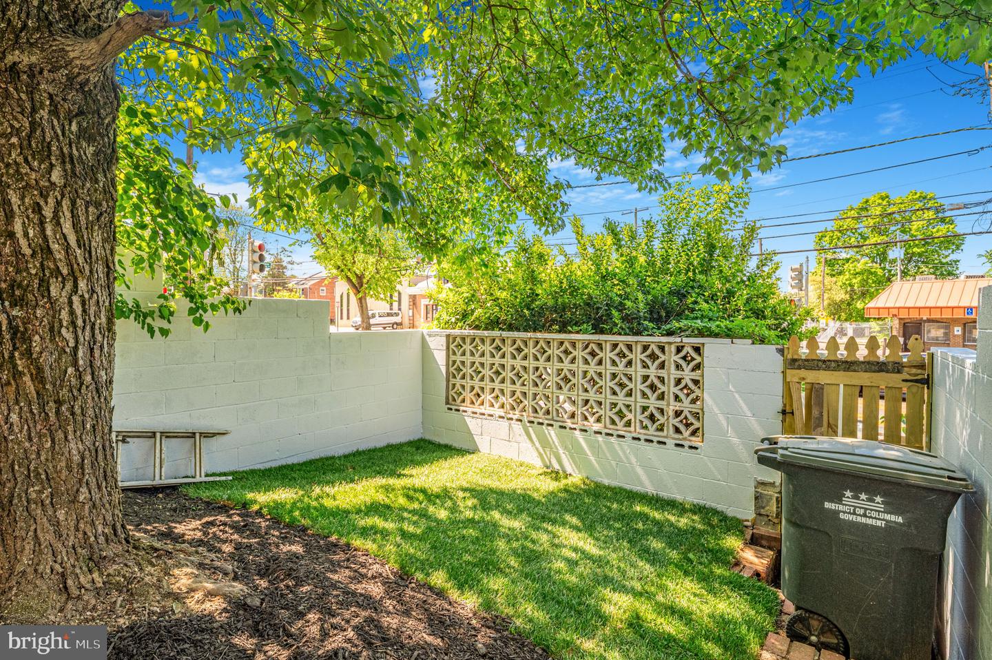 1325 Barnaby Ter Se Property Photo 25