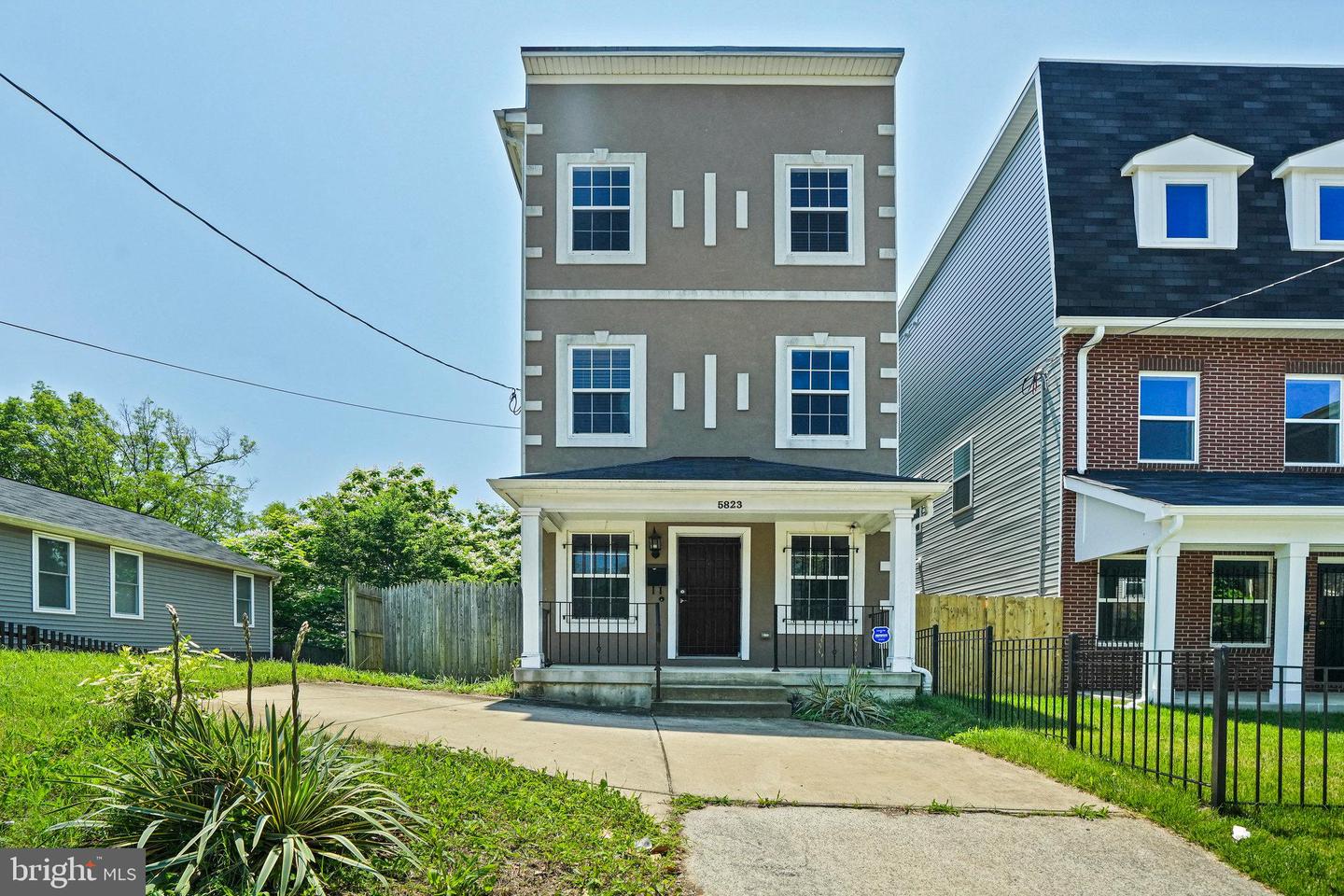 5823 FIELD PL NE Property Photo 1