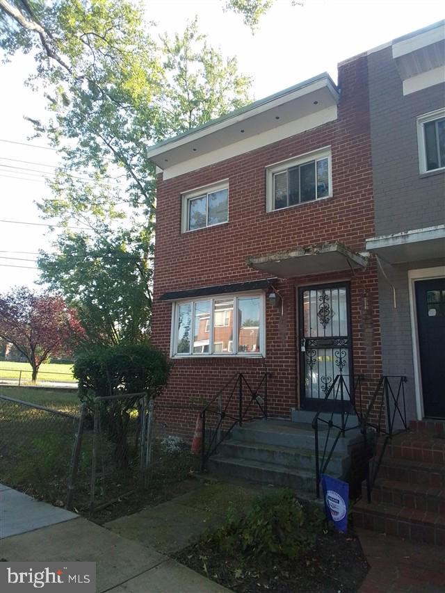 5047 13th St Ne Property Photo 1