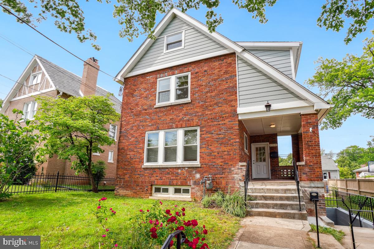 1706 OTIS ST NE