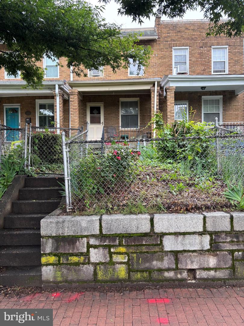 1533 North Carolina Ave Ne Property Photo 1