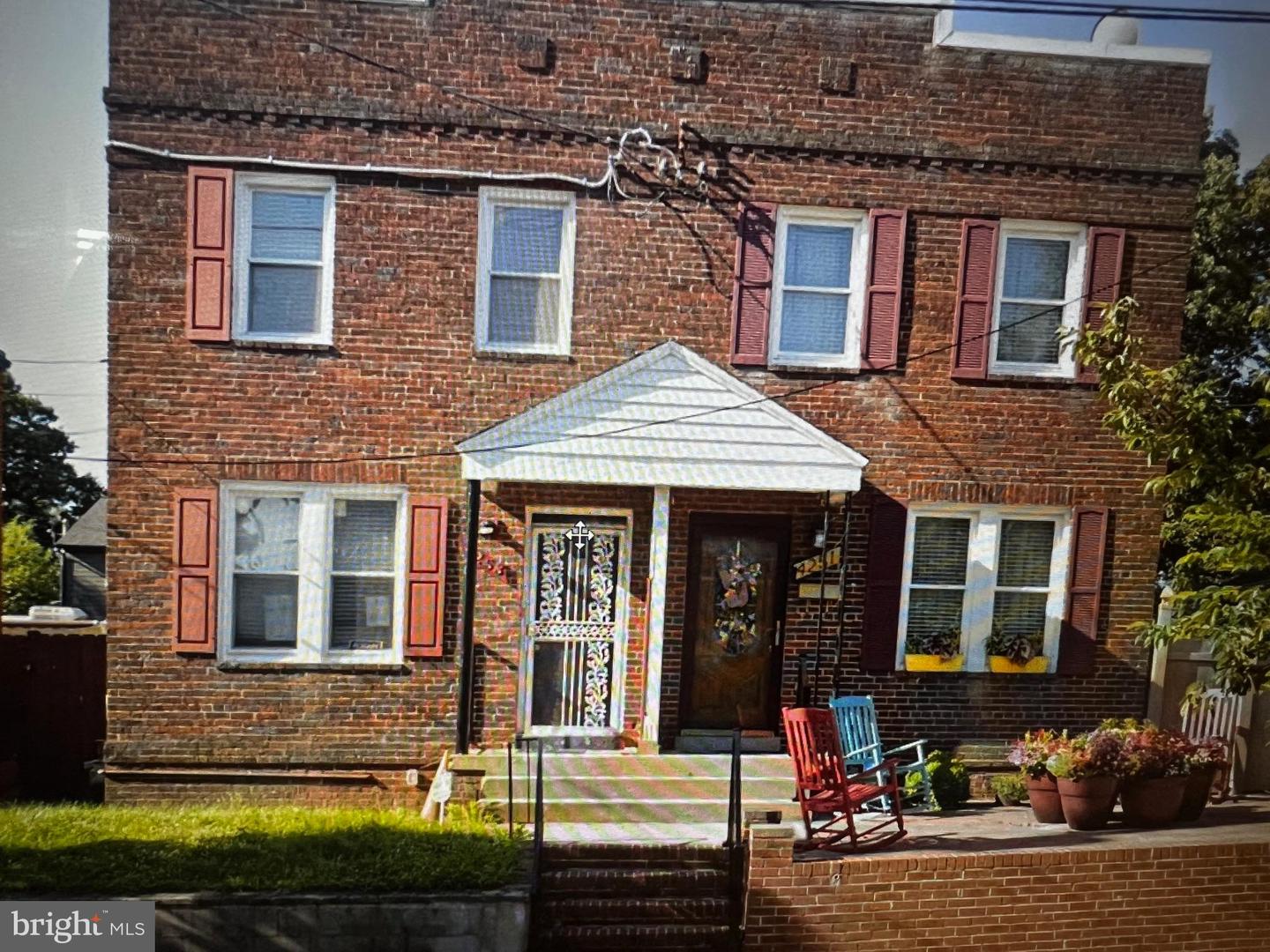 4253 EADS ST NE Property Photo 1