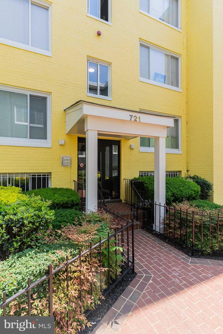 721 BRANDYWINE ST SE #103 Property Photo 1