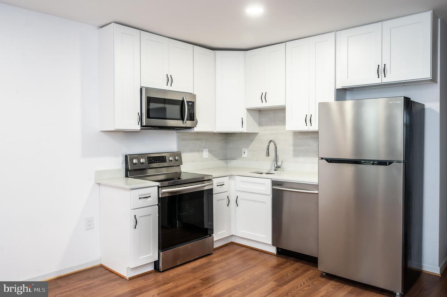 11 Q ST NW #B Property Photo 1