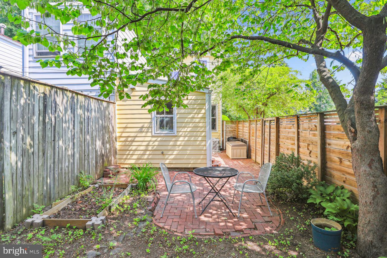 927 G St Se Property Photo 32
