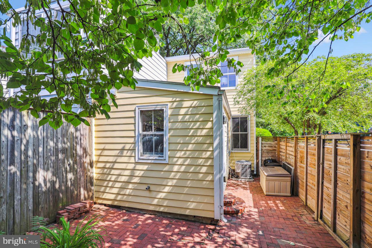 927 G St Se Property Photo 33