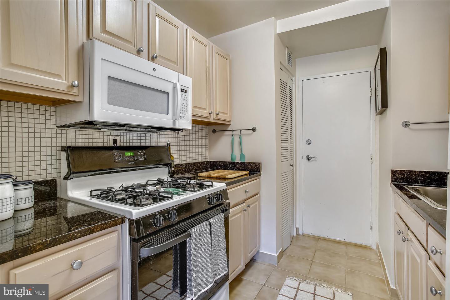 3900 Tunlaw Rd Nw #118 Property Photo 11