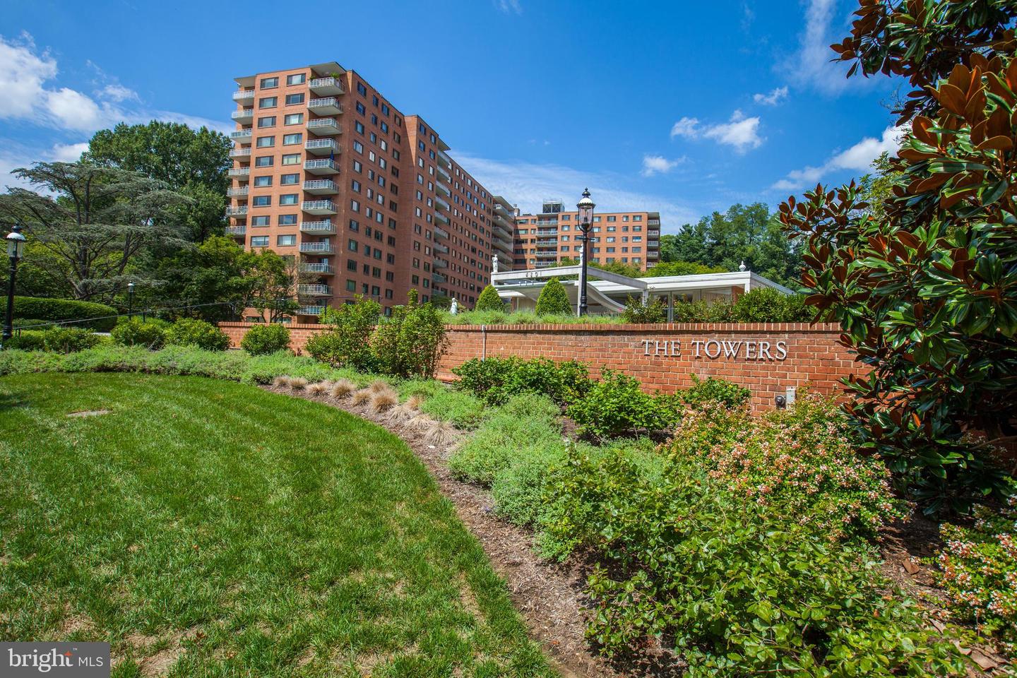4201 CATHEDRAL AVE NW #218E Property Photo 1