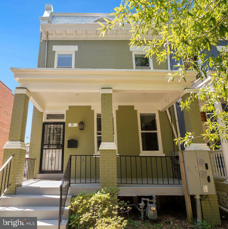 37 Michigan Ave Ne Property Photo 1