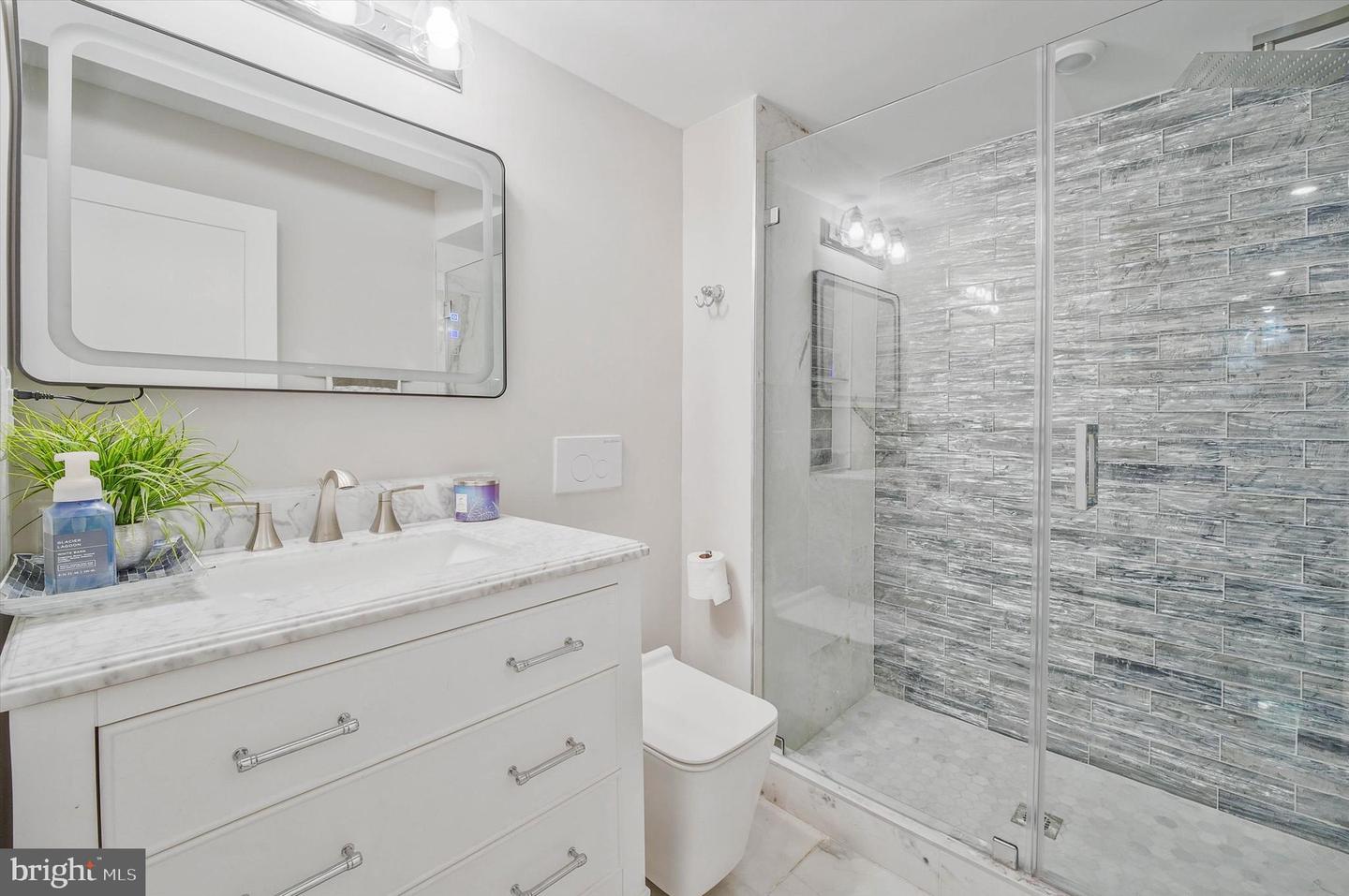 1240 Columbia Rd Nw #1 Property Photo 8
