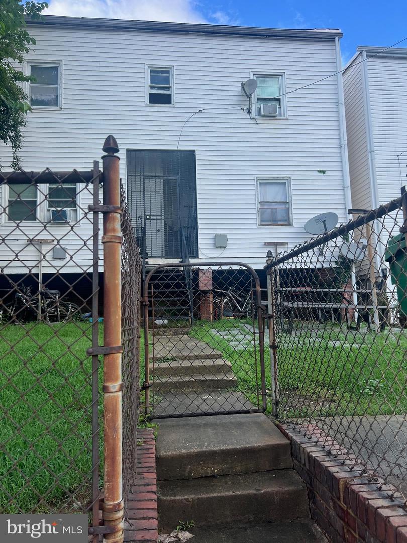 1359 Bryant St Ne Property Photo 2