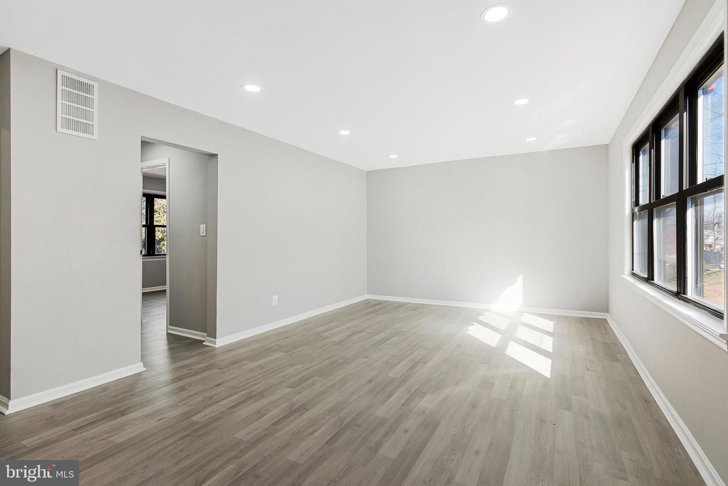 4970-4972 Just St Ne Property Photo 18