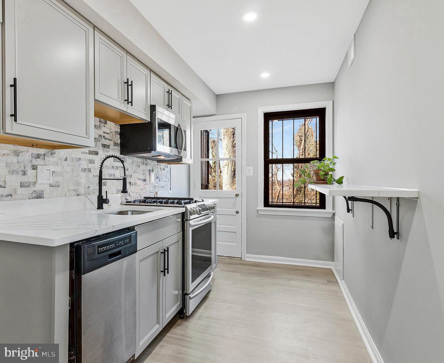 4970-4972 JUST ST NE Property Photo 1
