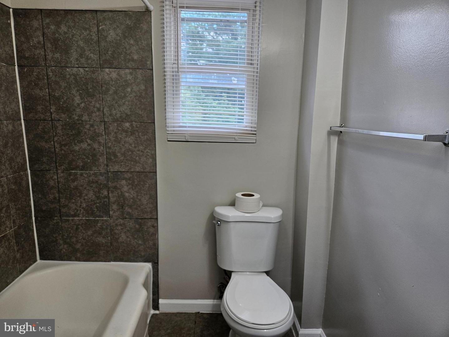 807 48th Pl Ne Property Photo 3