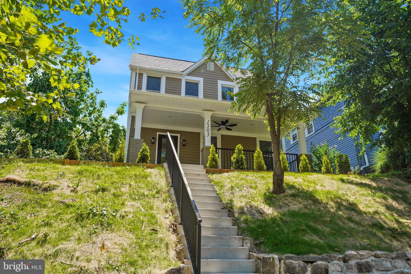 1303 Girard St Ne Property Photo 1