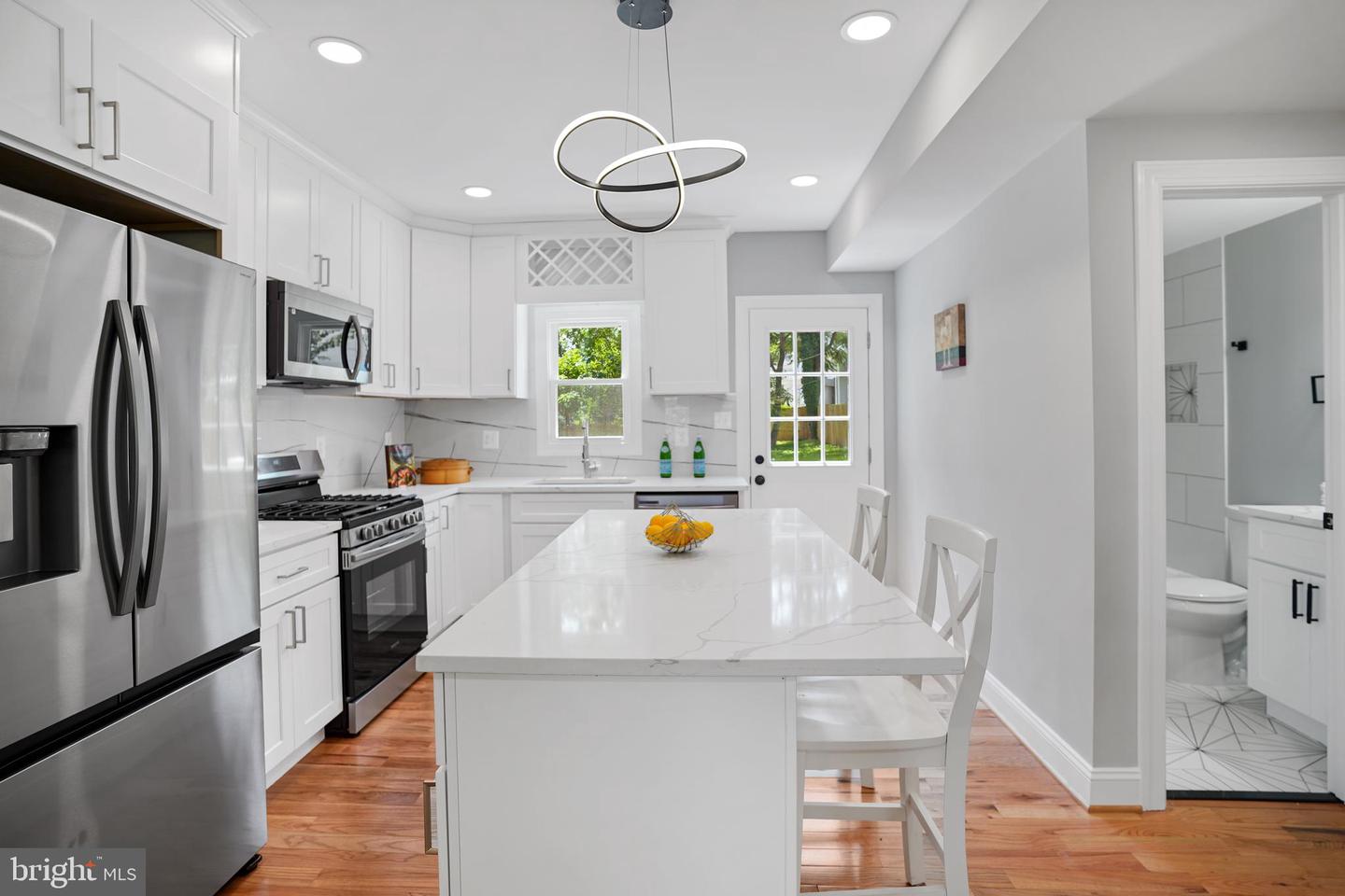 1303 Girard St Ne Property Photo 7