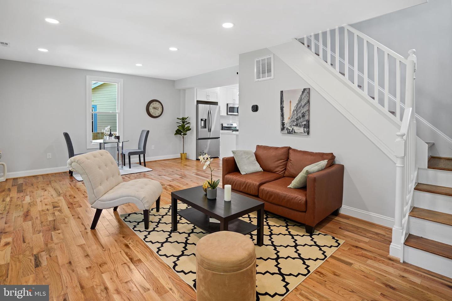 1303 Girard St Ne Property Photo 11