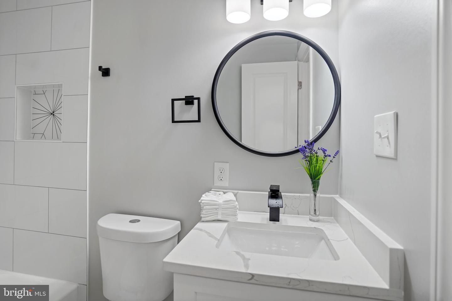 1303 Girard St Ne Property Photo 15