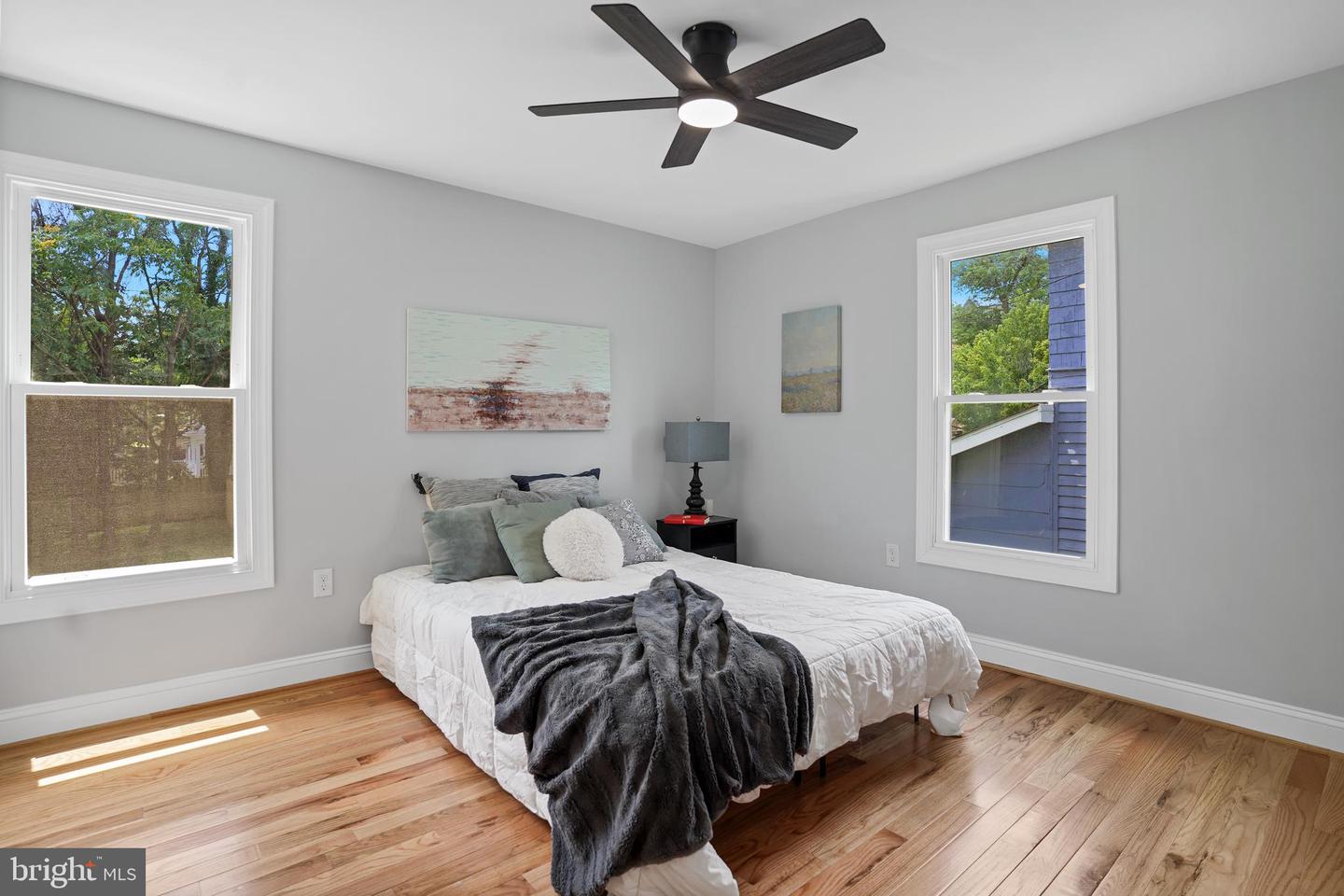 1303 Girard St Ne Property Photo 17