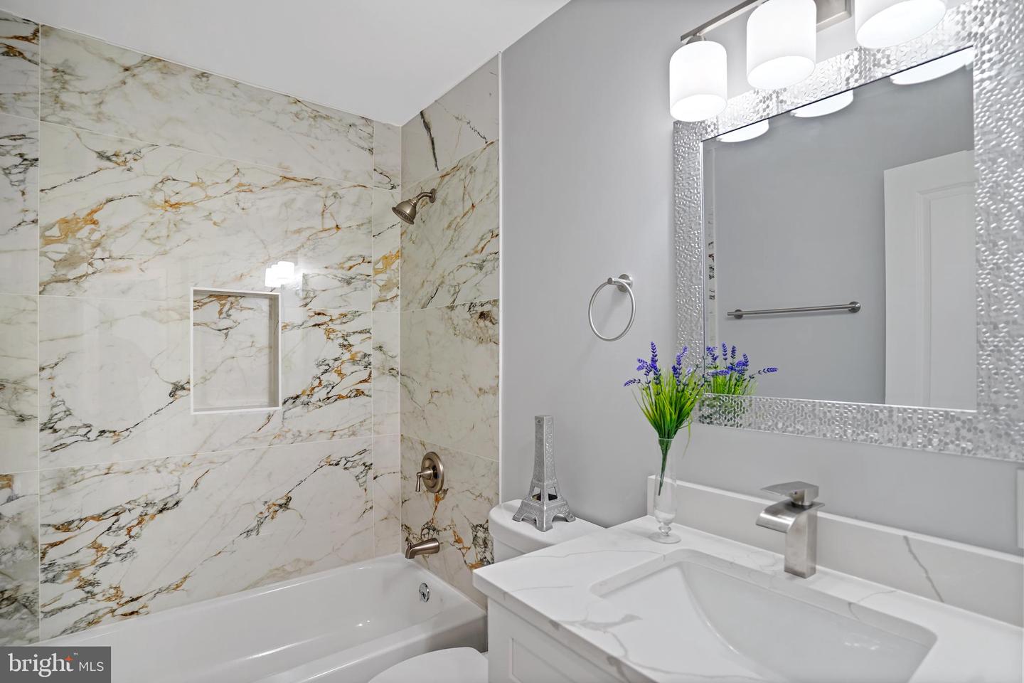 1303 Girard St Ne Property Photo 18