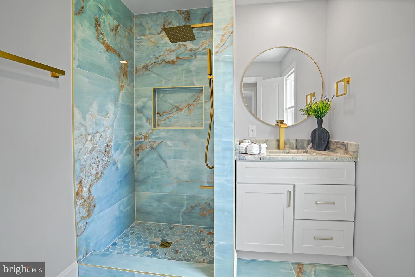 1303 Girard St Ne Property Photo 22