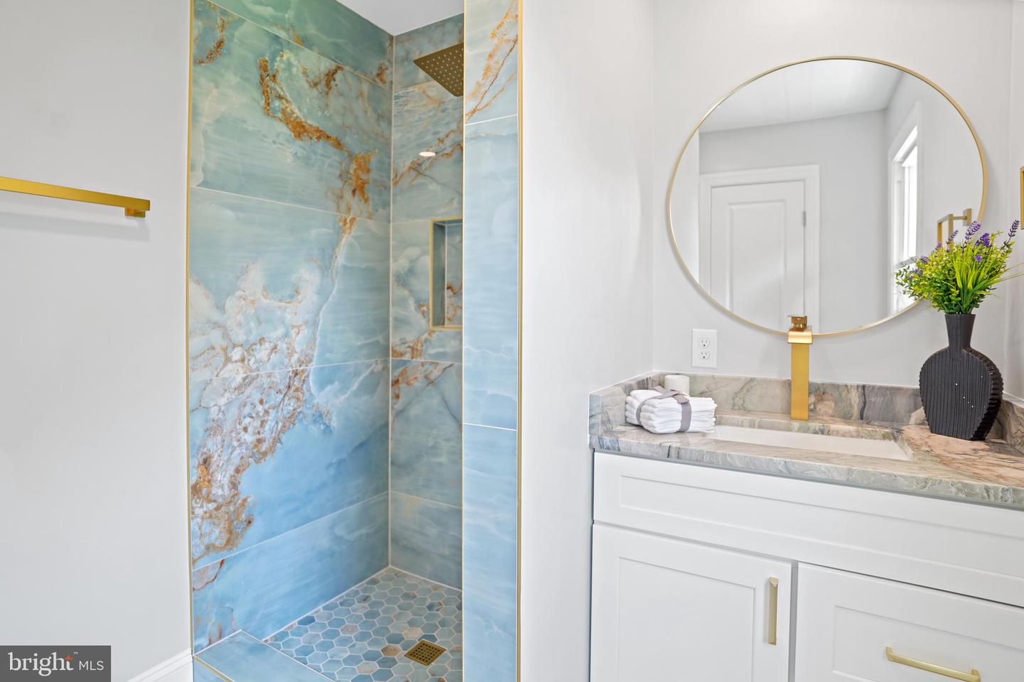 1303 Girard St Ne Property Photo 24