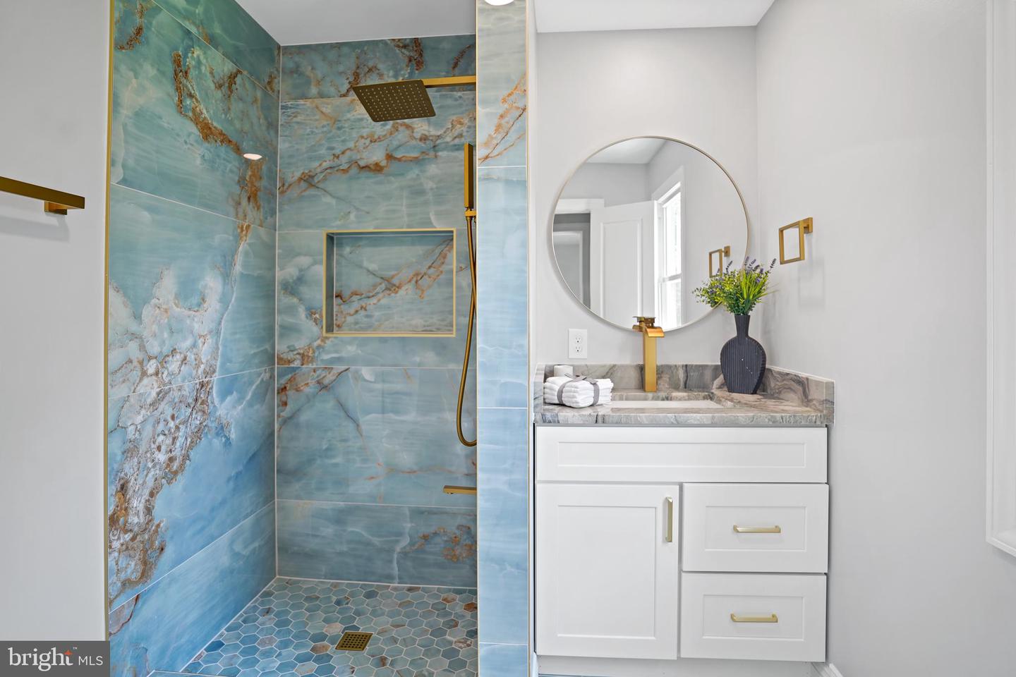 1303 Girard St Ne Property Photo 25