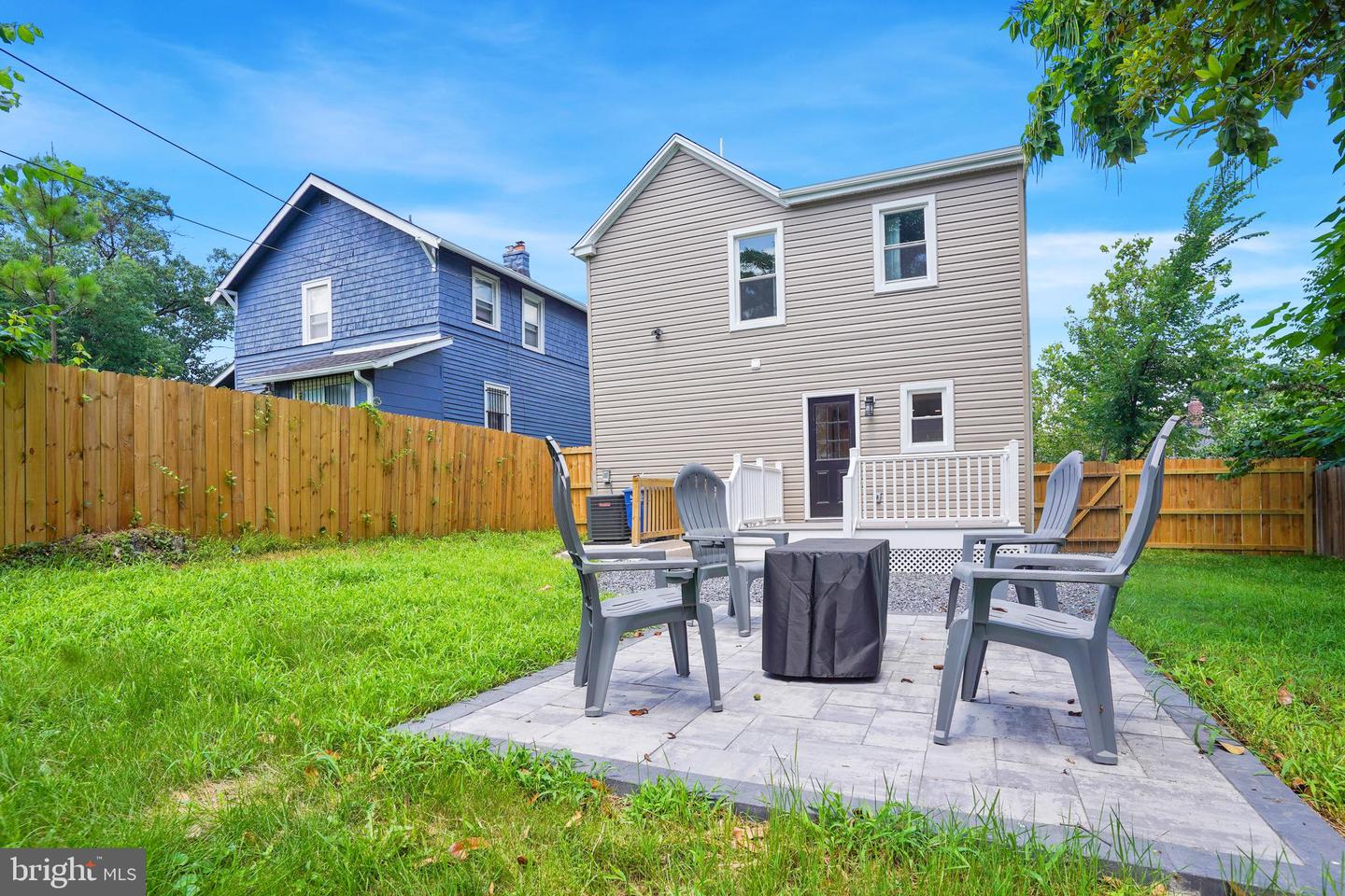 1303 Girard St Ne Property Photo 29