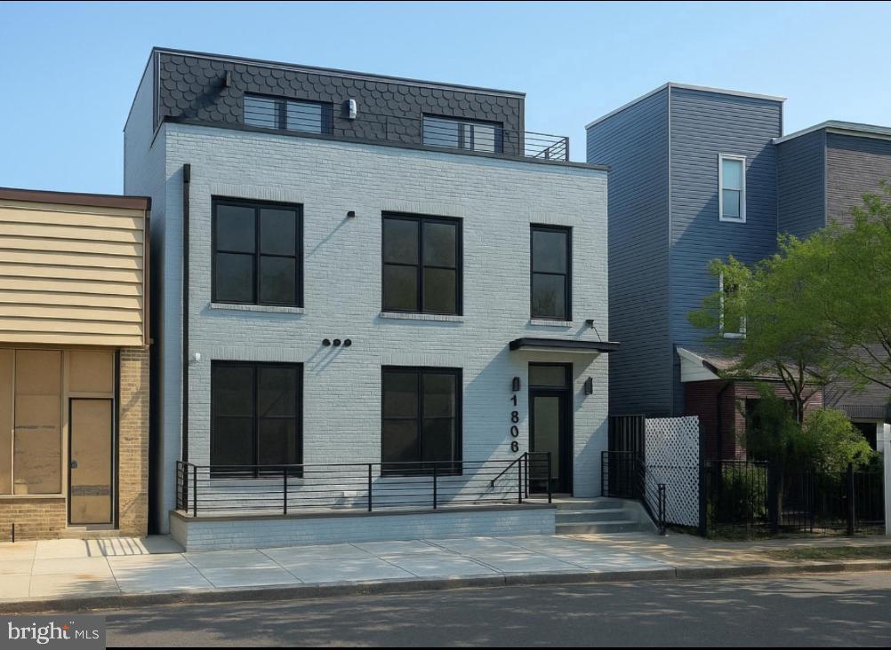 1806 D St Ne #9 Property Photo 1