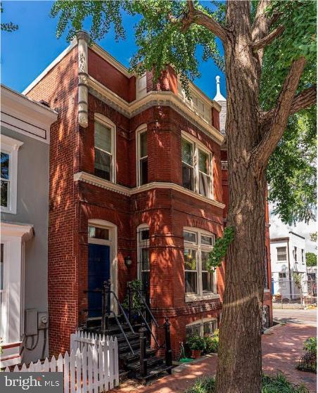 1415 Swann St Nw Property Photo 1