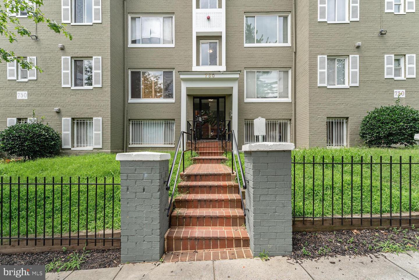 750 BARNABY ST SE #201 Property Photo 1