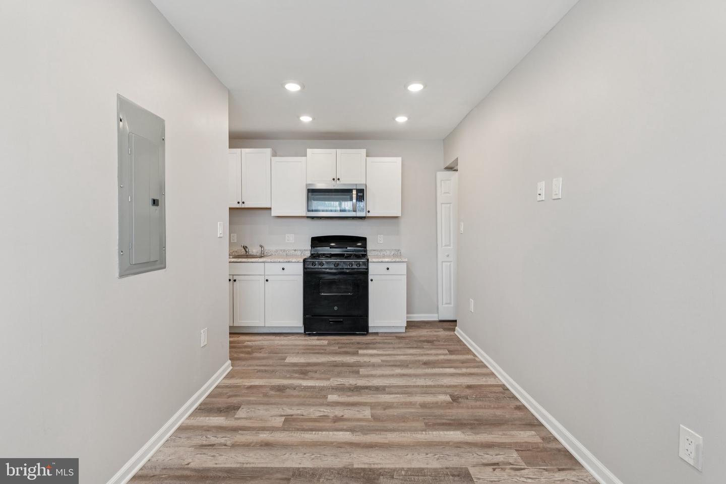 430 Condon Ter Se Property Photo 3