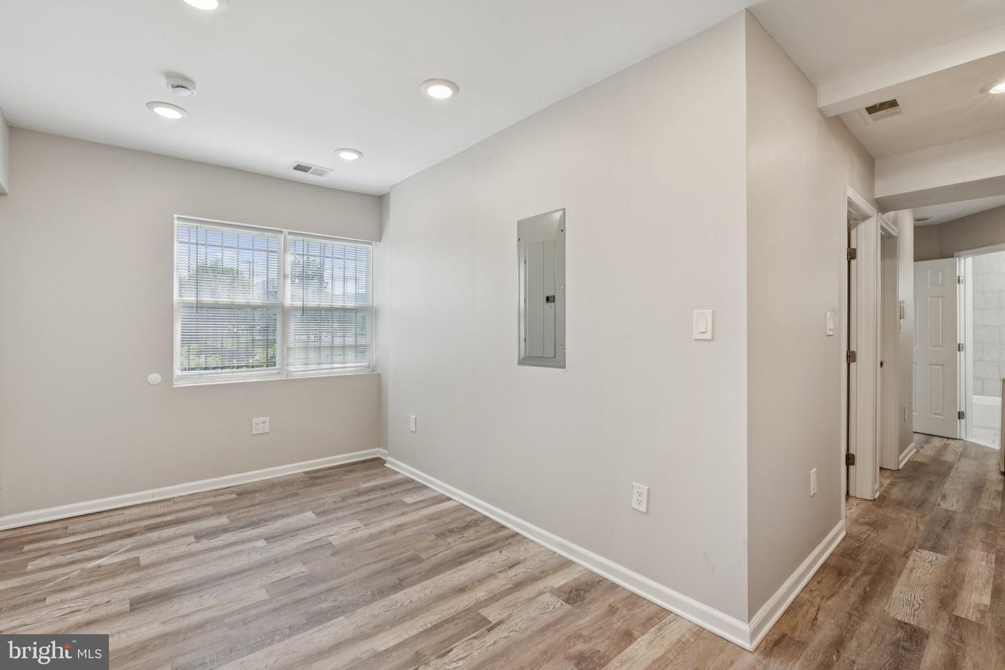 430 Condon Ter Se Property Photo 4