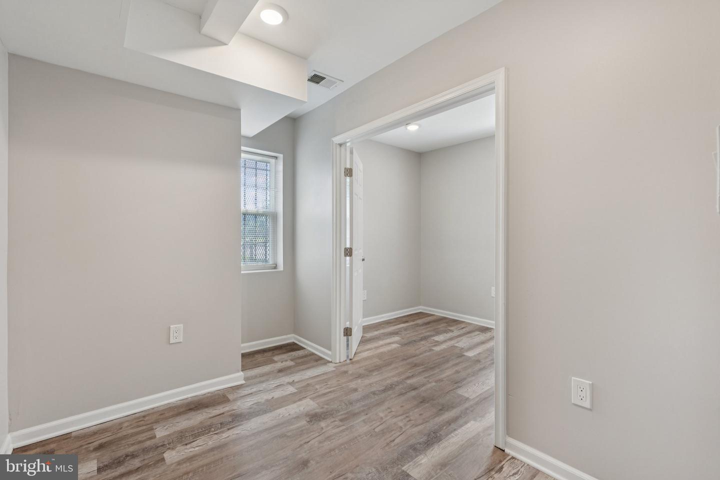 430 Condon Ter Se Property Photo 11